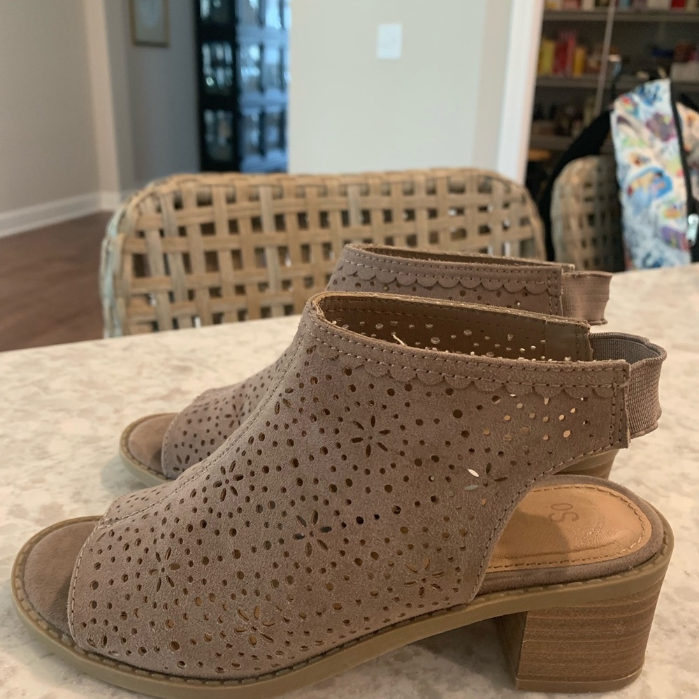 EUC Girls shoes